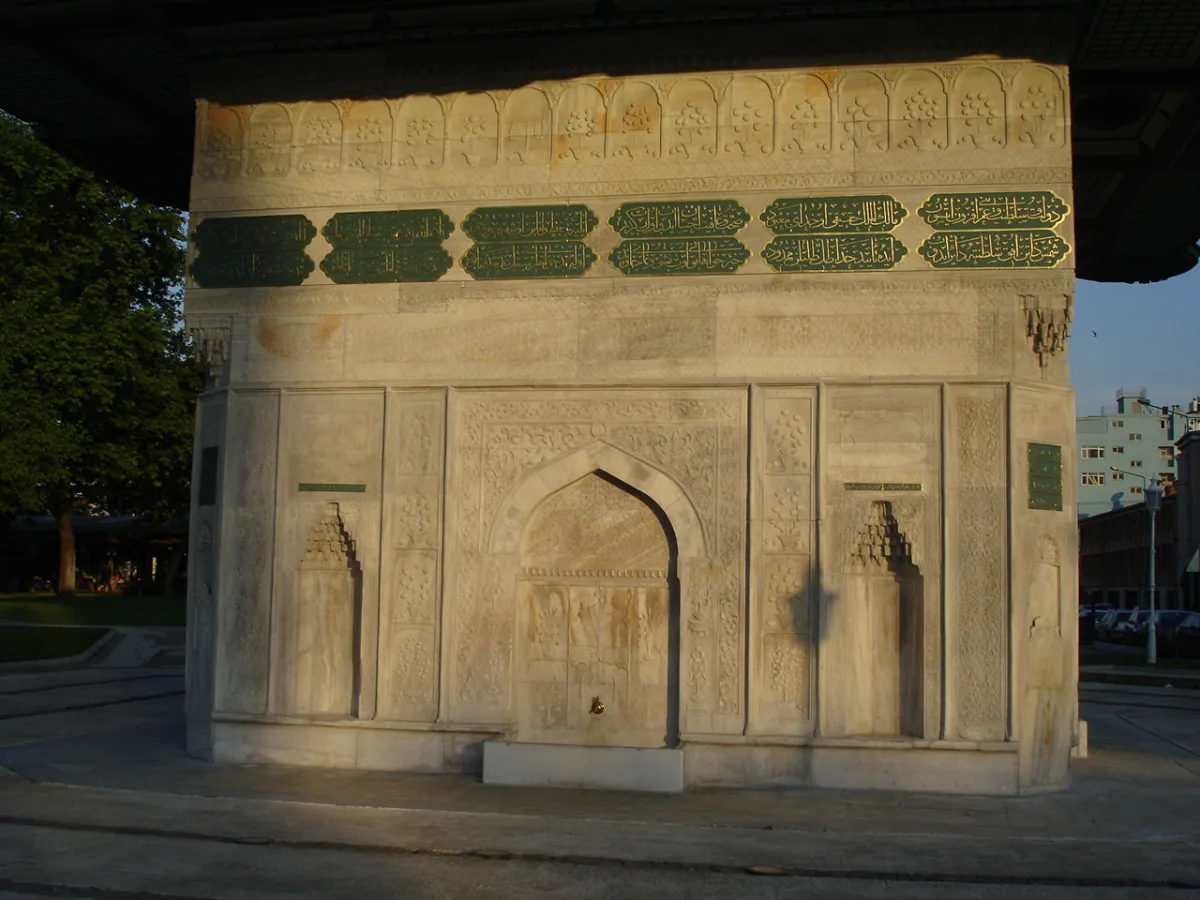 Tophane Çeşmesi, Beyoğlu, İstanbul — Tarihi Yapı
