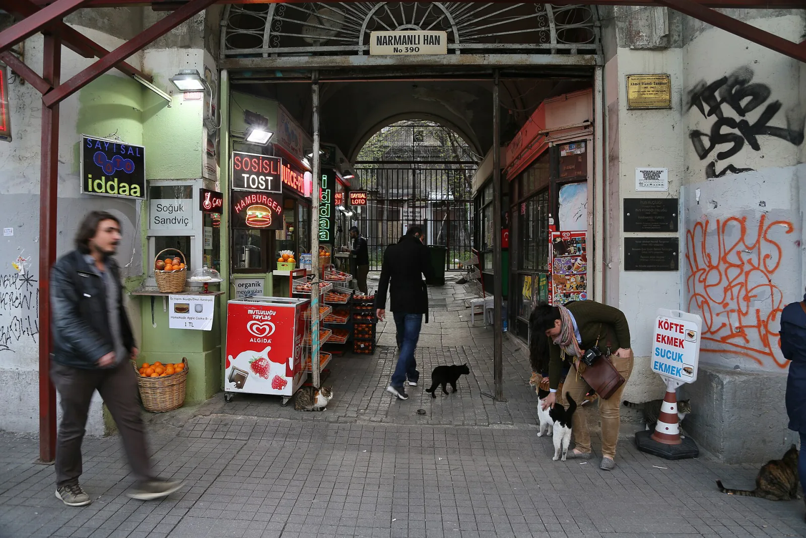 Narmanlı Han, Beyoğlu, İstanbul — Cami