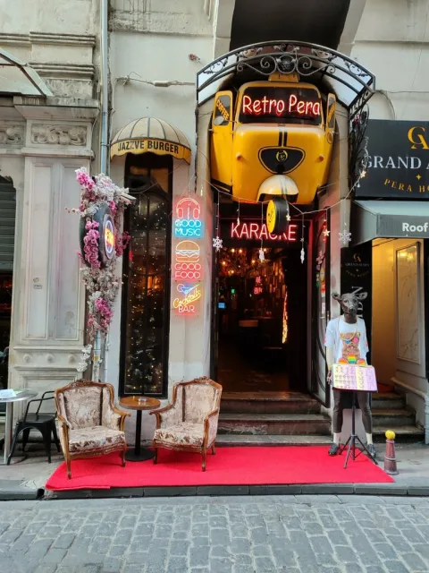 Retro Bar, Beyoğlu, İstanbul