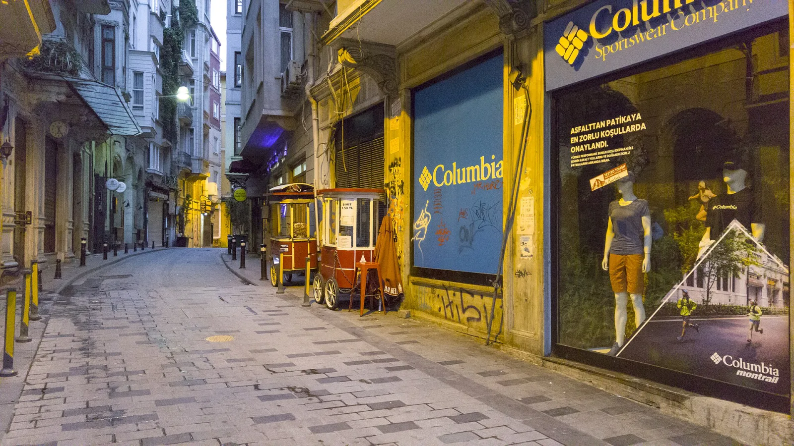 Büyük Abud Efendi Hanı, Beyoğlu, İstanbul — Çarşı