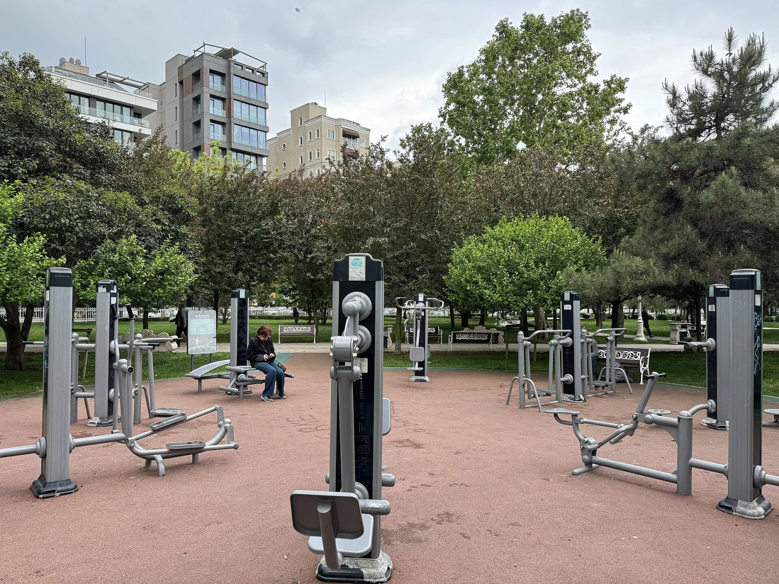 Göztepe 60. Yıl Parkı, Kadıköy, İstanbul — Park ve Doğa