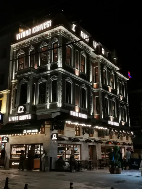 Viyana Kahvesi, Fatih, İstanbul — Kafe ve Pastane