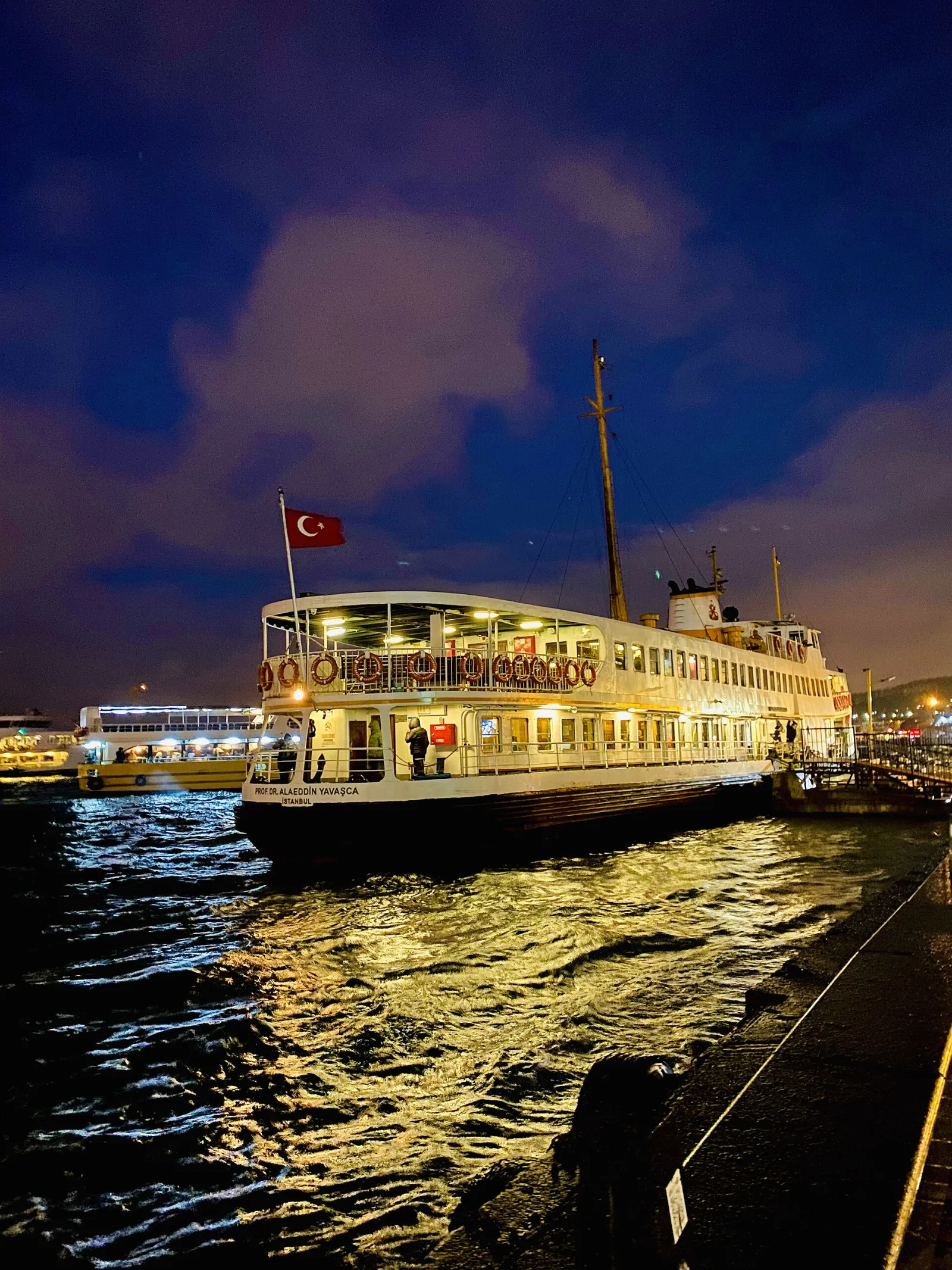 Eminönü İskelesi, Beyoğlu, İstanbul — photo