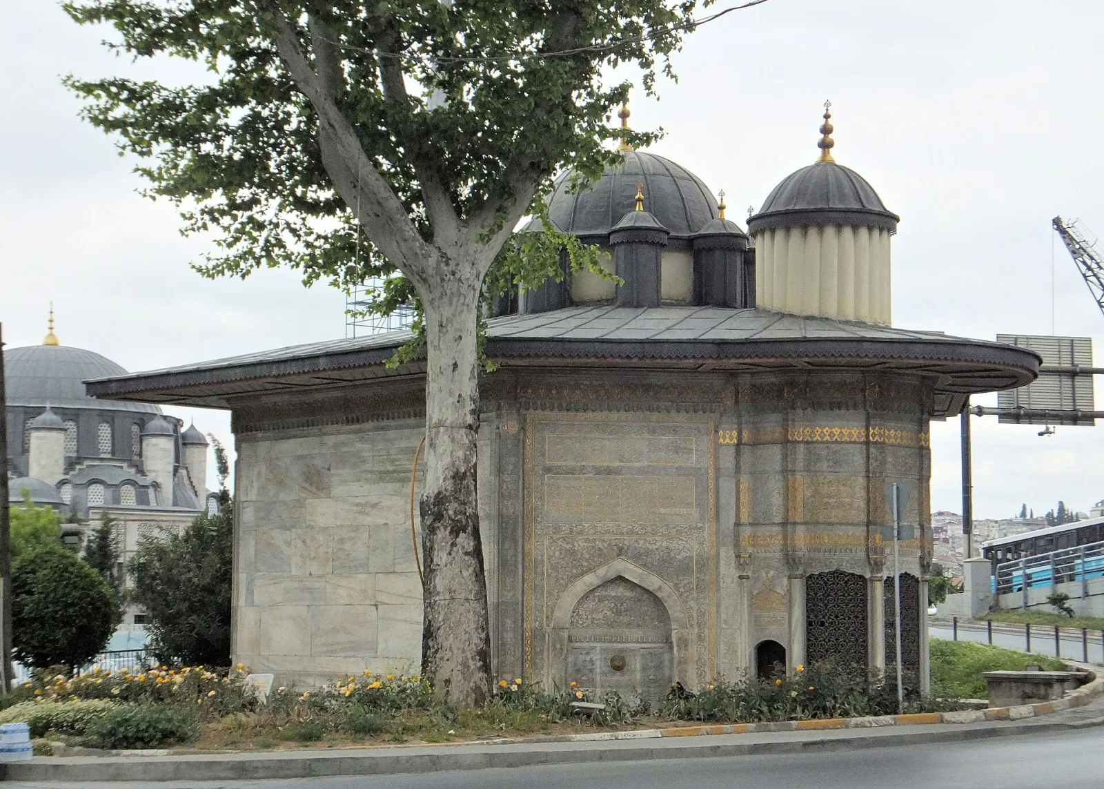 Saliha Sultan Çeşmesi, Beyoğlu, İstanbul — Cami