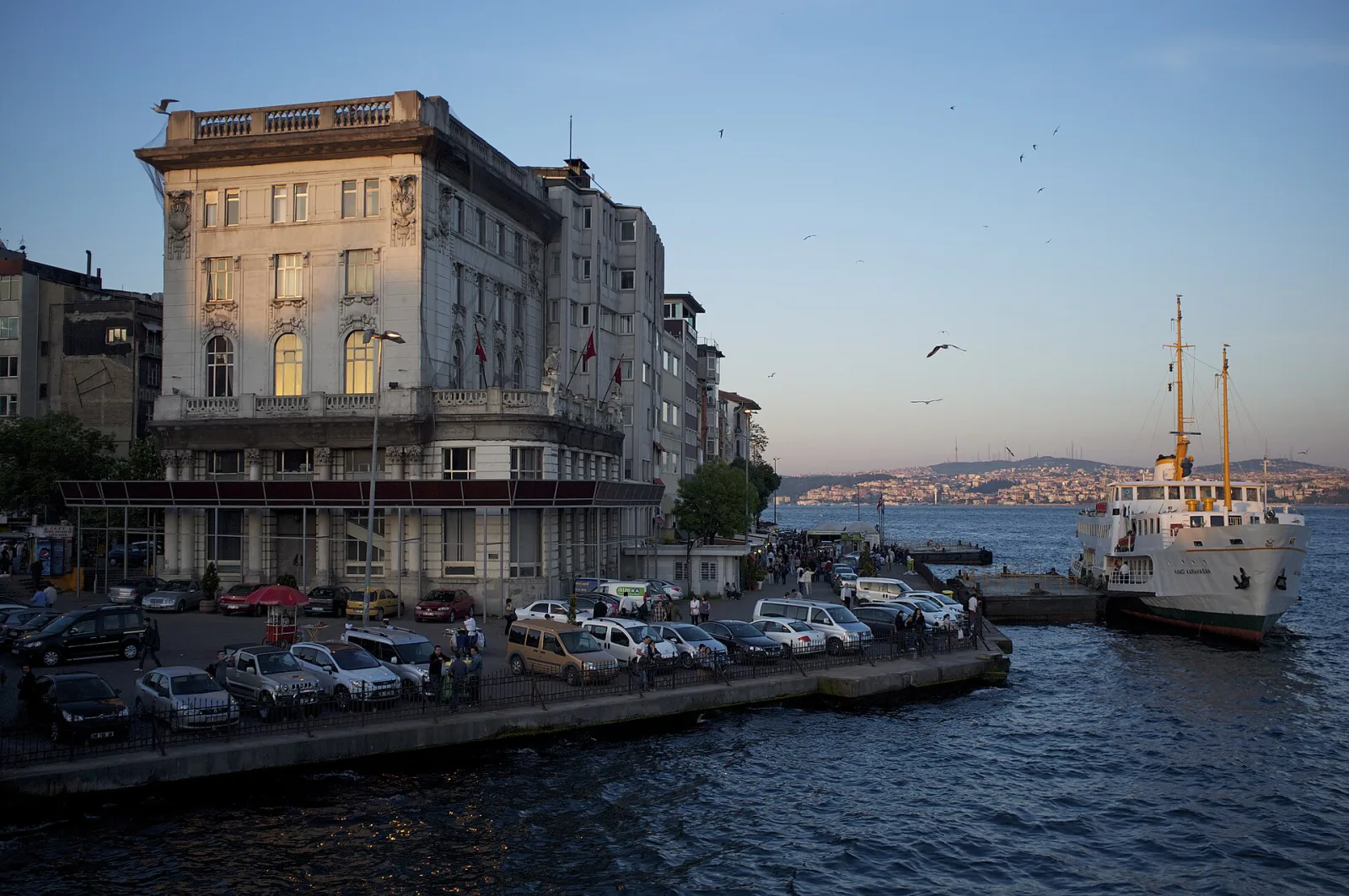 Karaköy İskelesi, Beyoğlu, İstanbul — Sahil ve Kıyı