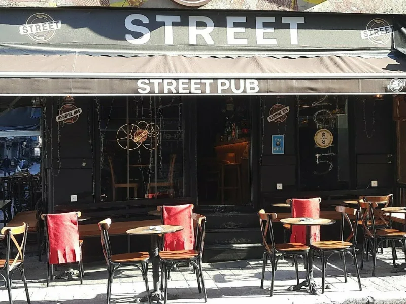 Street pub, Beyoğlu