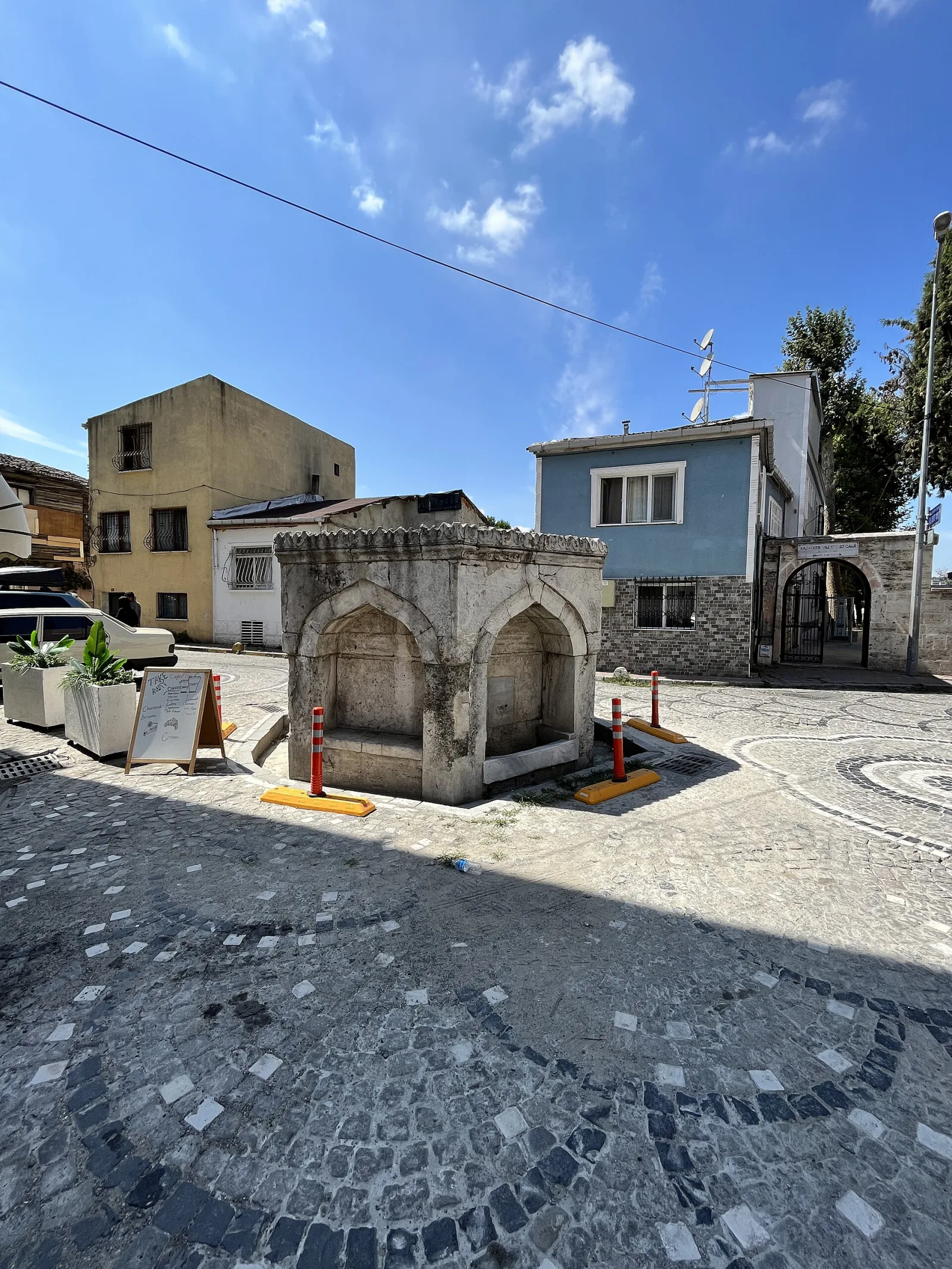 İvaz Efendi Çeşmesi, Eyüpsultan, İstanbul — Tarihi Yapı