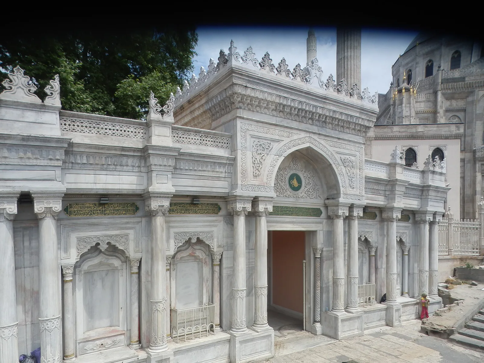 Pertevniyal Valide Sultan Camii, Fatih
