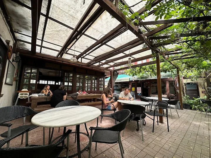 Yenıköy Kahvesı, Sarıyer, İstanbul — Kafe ve Pastane