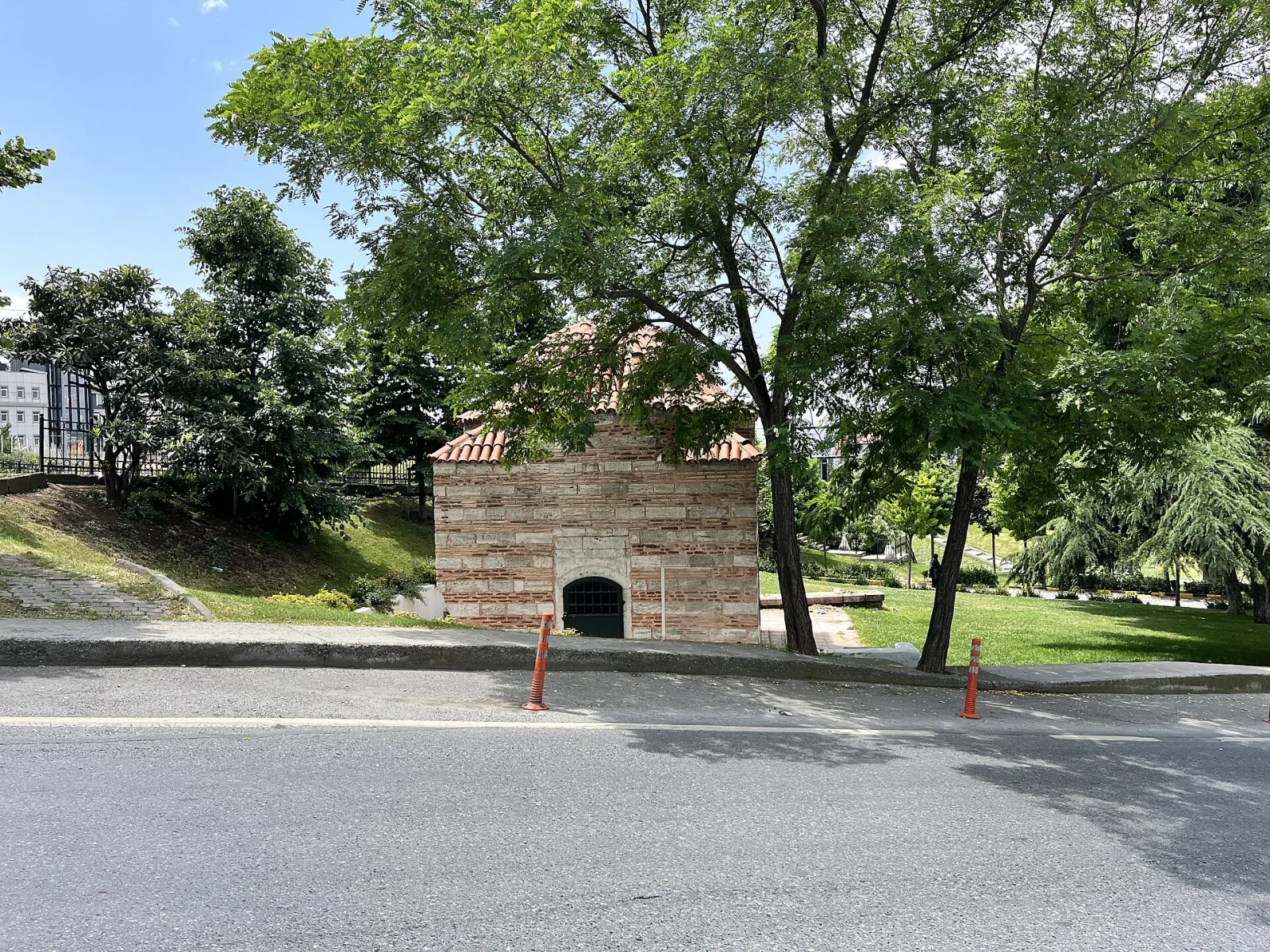 Lohusa Sultan Türbesi, Beyoğlu, İstanbul — photo