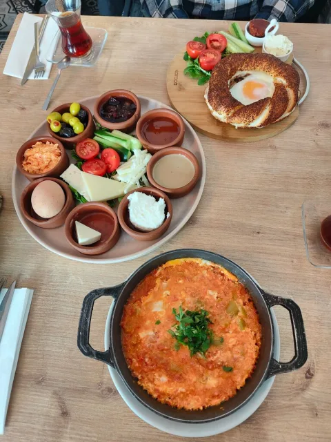 Van Kahvalti Muftaği, Beyoğlu