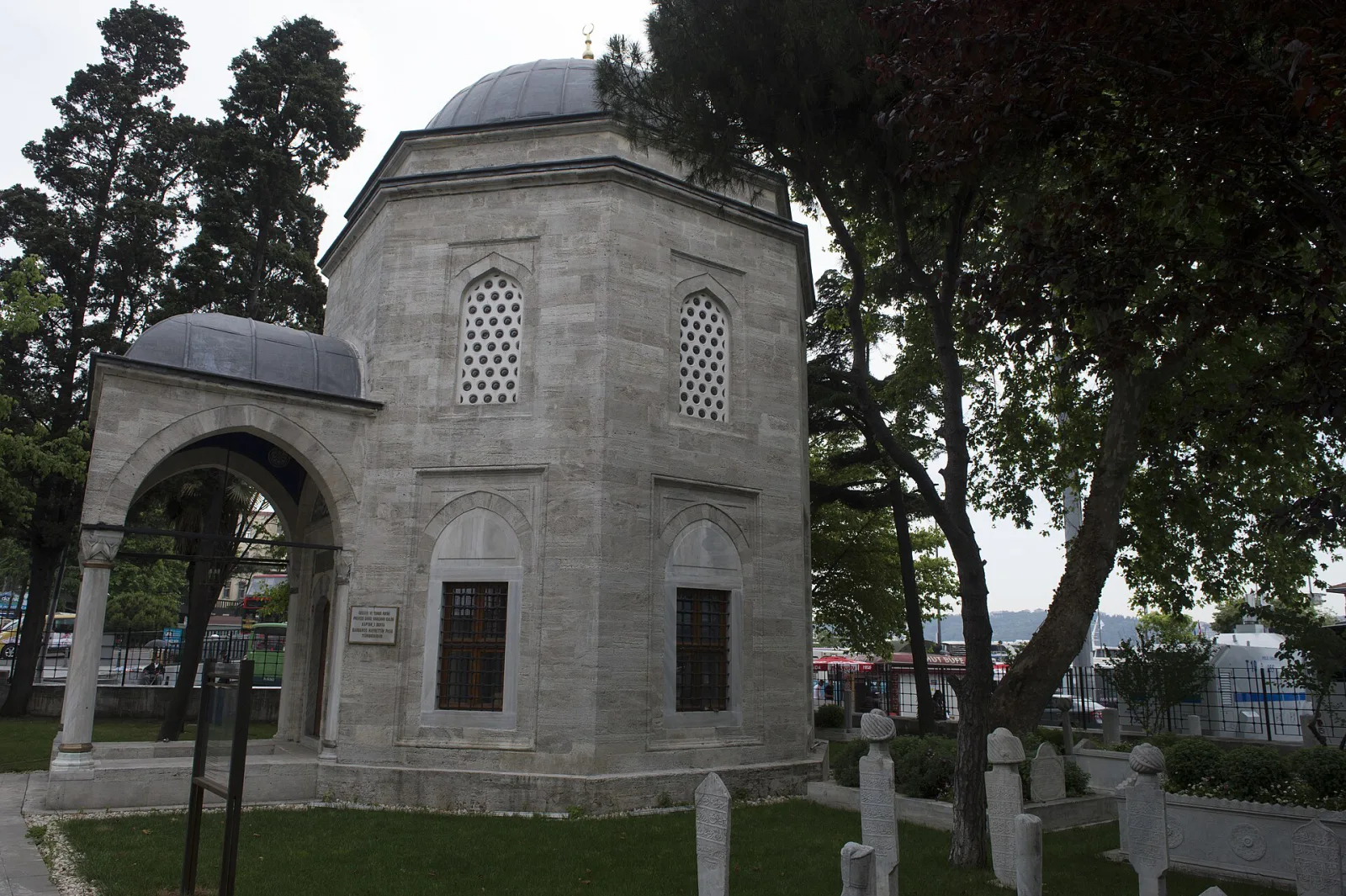 Barbaros Hayreddin Paşa Türbesi, Beşiktaş, İstanbul — Tarihi Yapı