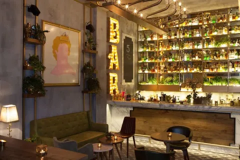Moretenders’ Cocktail Crib & Sushi, Beyoğlu
