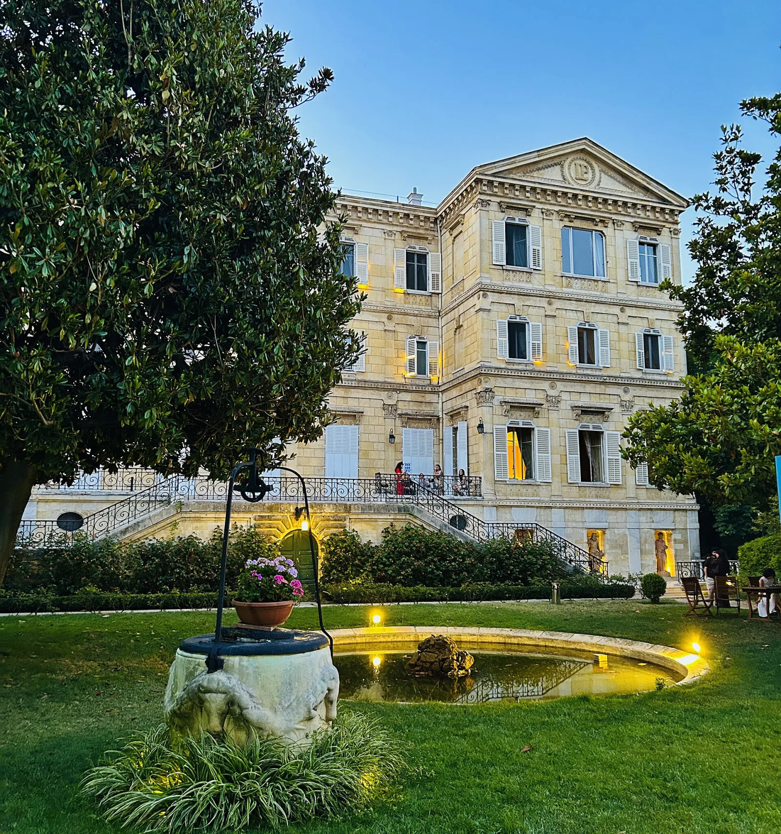 Fransız Sarayı, Beyoğlu, İstanbul — Tarihi Yapı