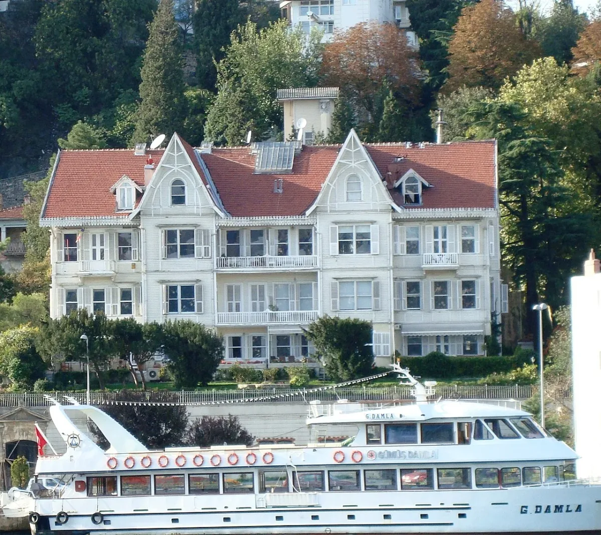 Ali Vafi Köşkü, Beşiktaş