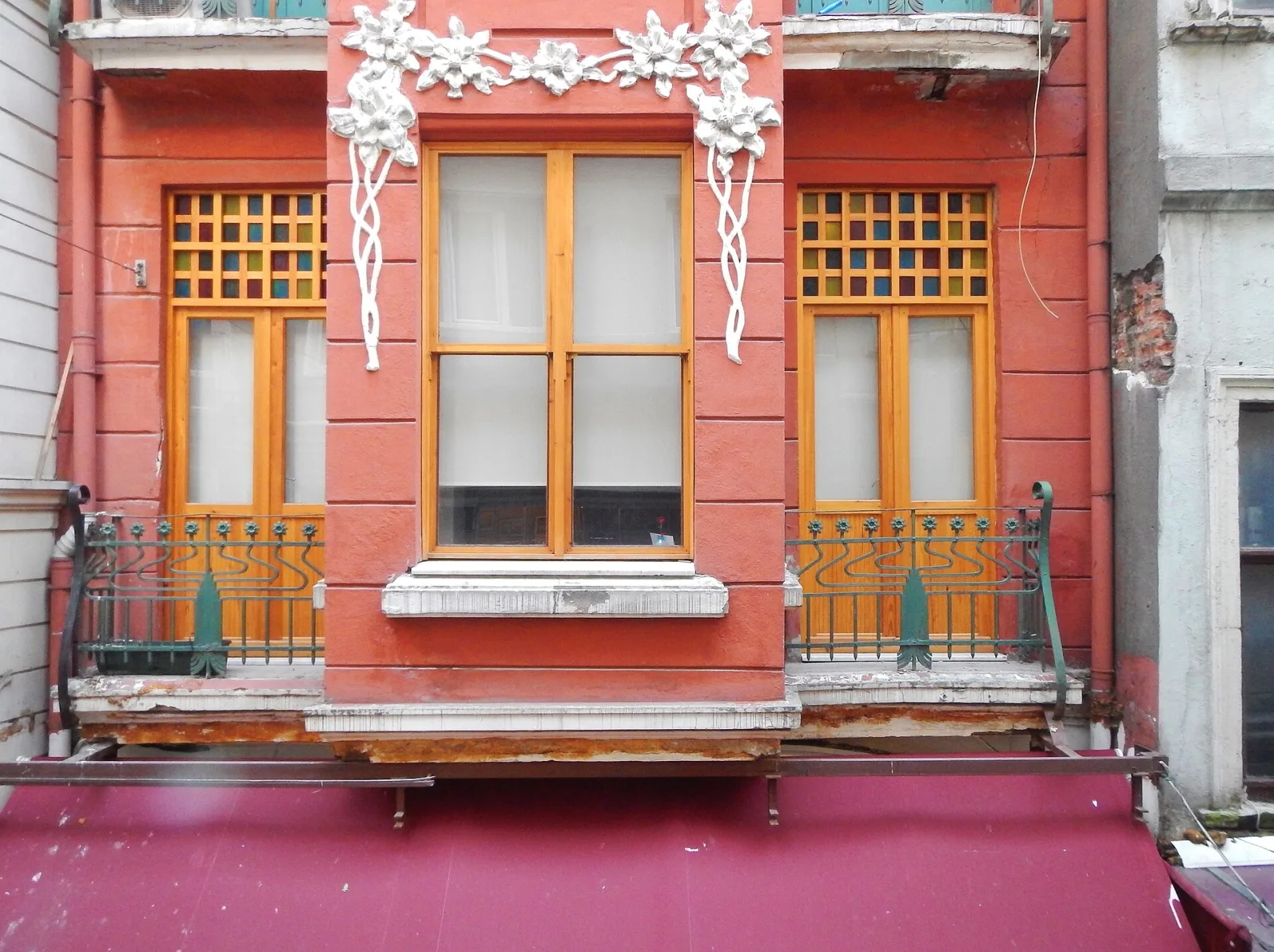 Mavi Melek, Beyoğlu