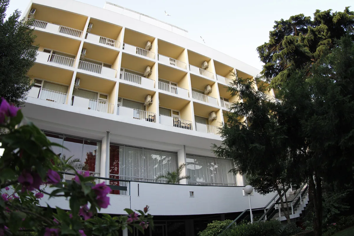 Anadolu Kulübü Oteli, Adalar