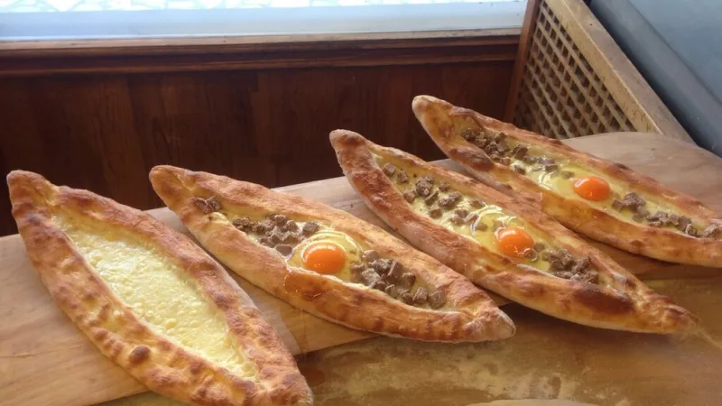 Murat Karadeniz Pide, Kadıköy, İstanbul — Restoran