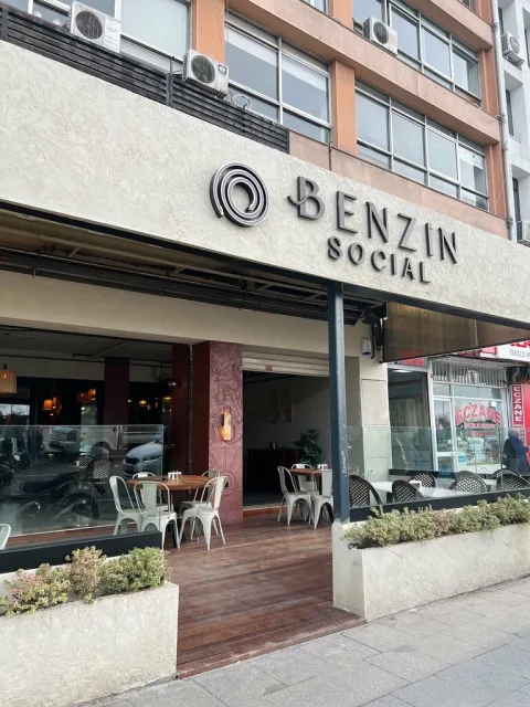 Benzin, Kadıköy