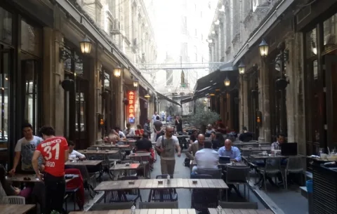 Akbaba, Beyoğlu