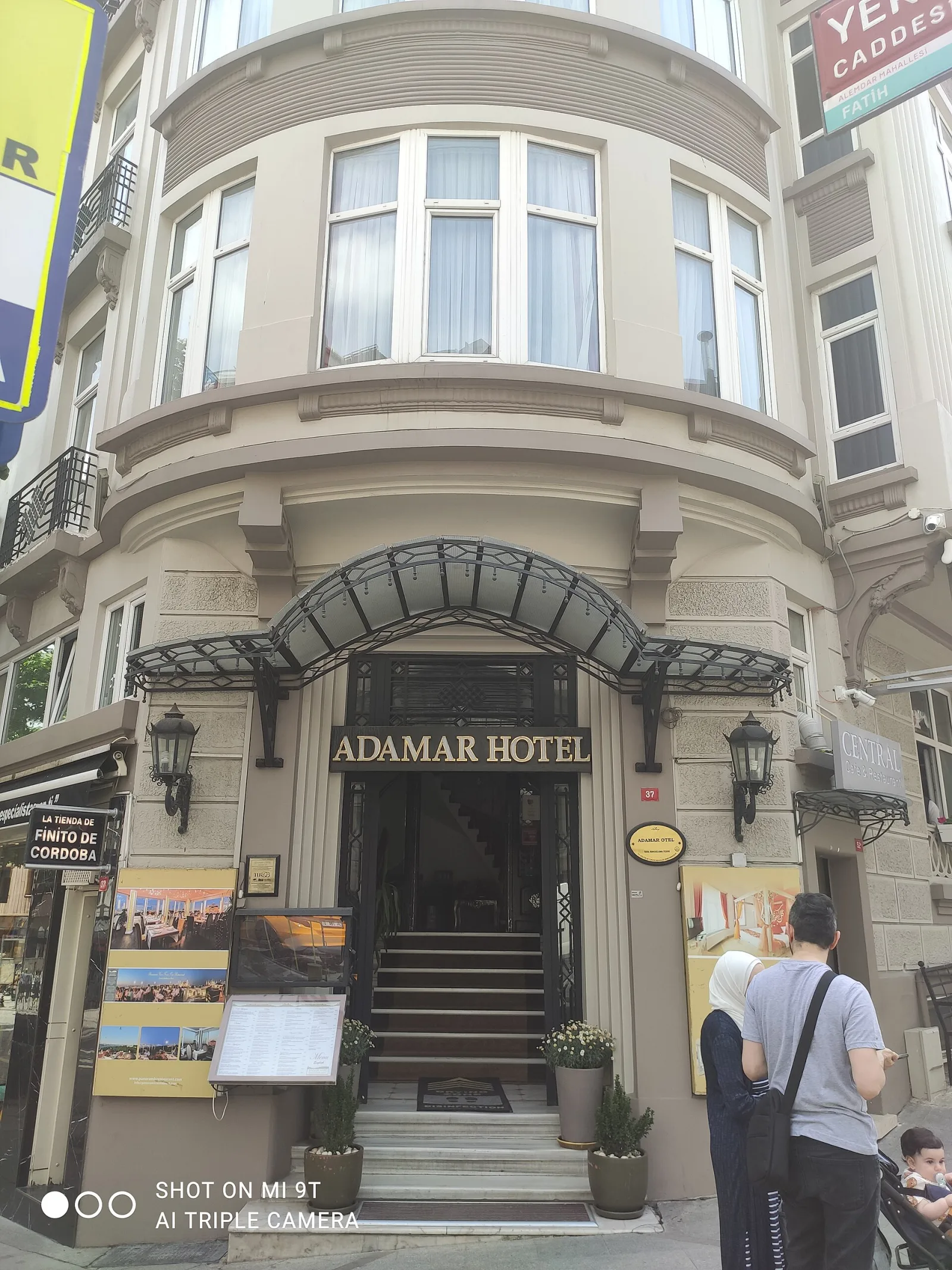 Adamar Hotel, Adalar