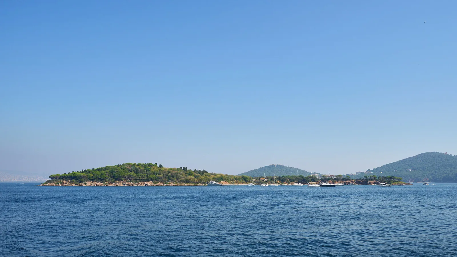 Hayal Adası, Adalar