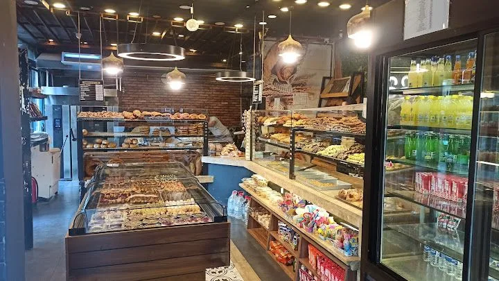 Yakalı Ekmek Pasta ve Cafe, Beylikdüzü
