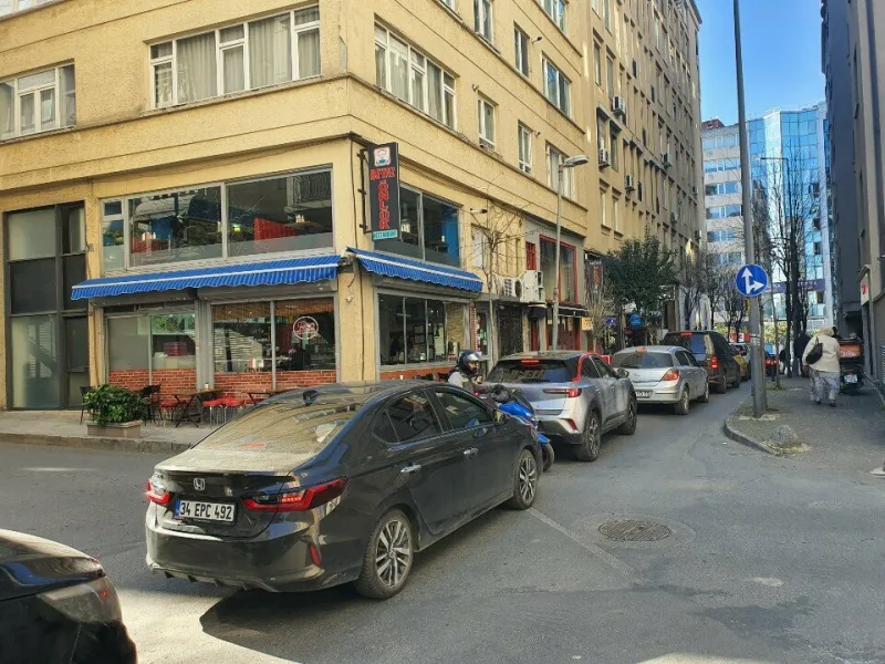 Beyaz önlűk, Şişli