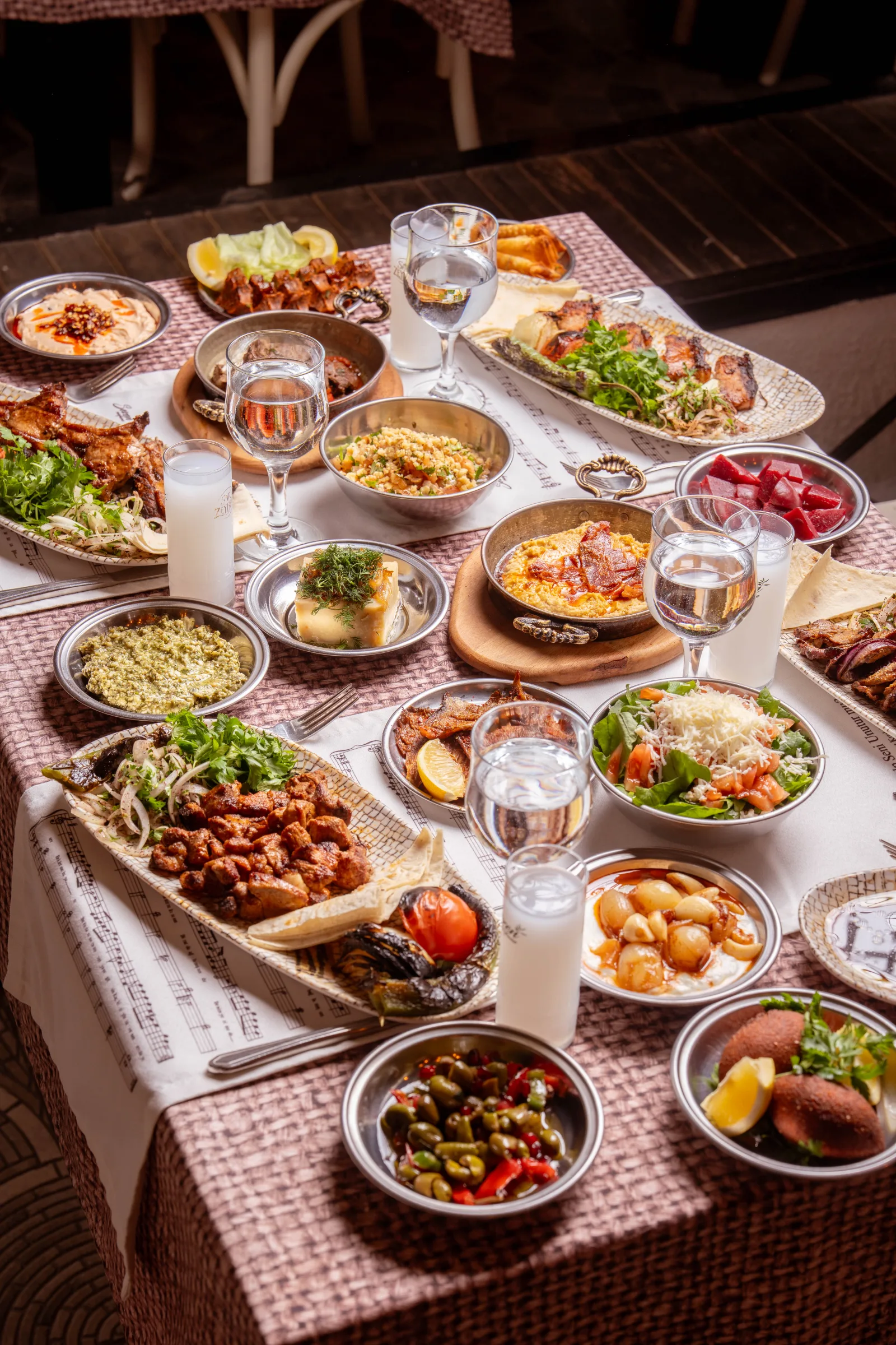 Sezen Meyhanesi, Beşiktaş, İstanbul — Restoran