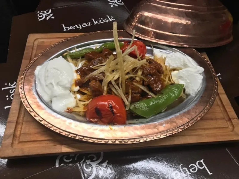 Beyaz Kösk, Kartal