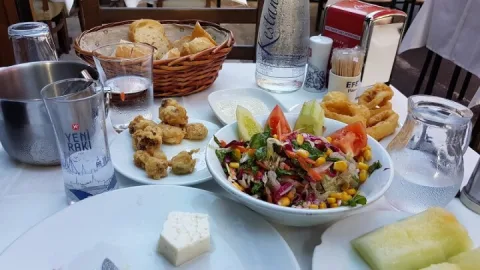 Boğaz Canlı Balık Lokantası, Sarıyer, İstanbul — Restoran