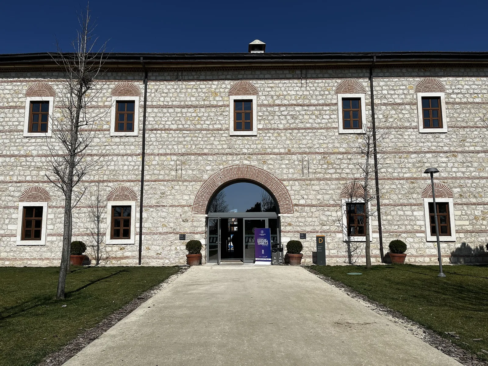 Rami Kütüphanesi, Bayrampaşa, İstanbul — Kültür Merkezi
