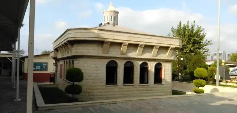 Garip Dede Türbesi, Küçükçekmece, İstanbul — Tarihi Yapı