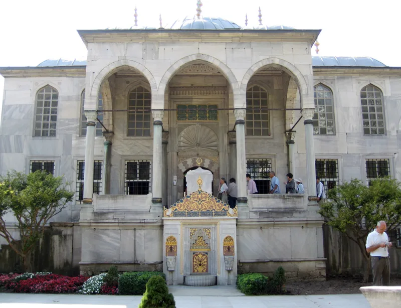 III. Ahmed Kütüphanesi, Beyoğlu, İstanbul — Tarihi Yapı