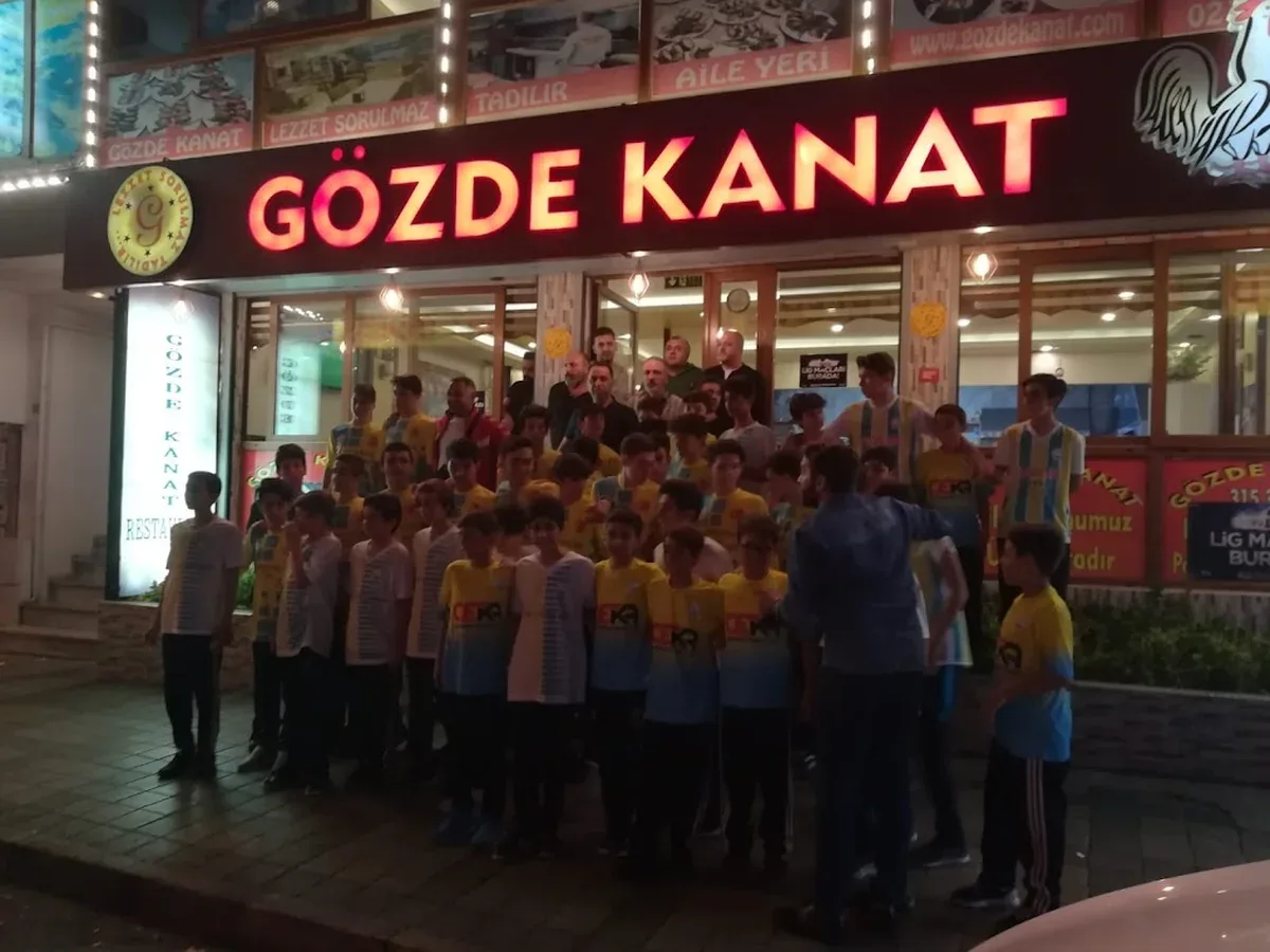 Gözde Kanat, Ataşehir, İstanbul — Restoran