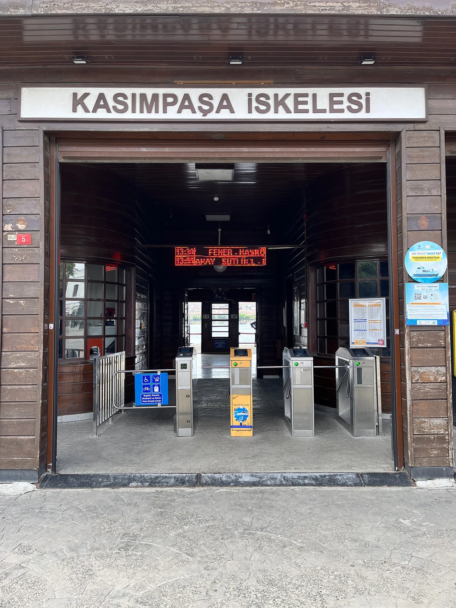 Kasımpaşa İskelesi, Beyoğlu, İstanbul — photo