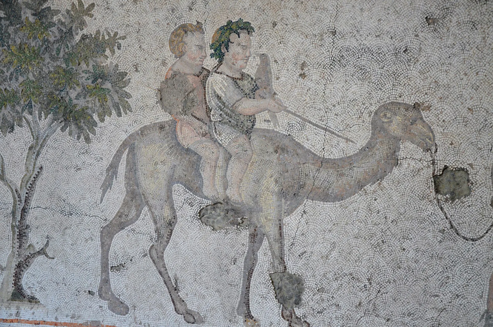 Büyük Saray, Beyoğlu, İstanbul — Tarihi Yapı