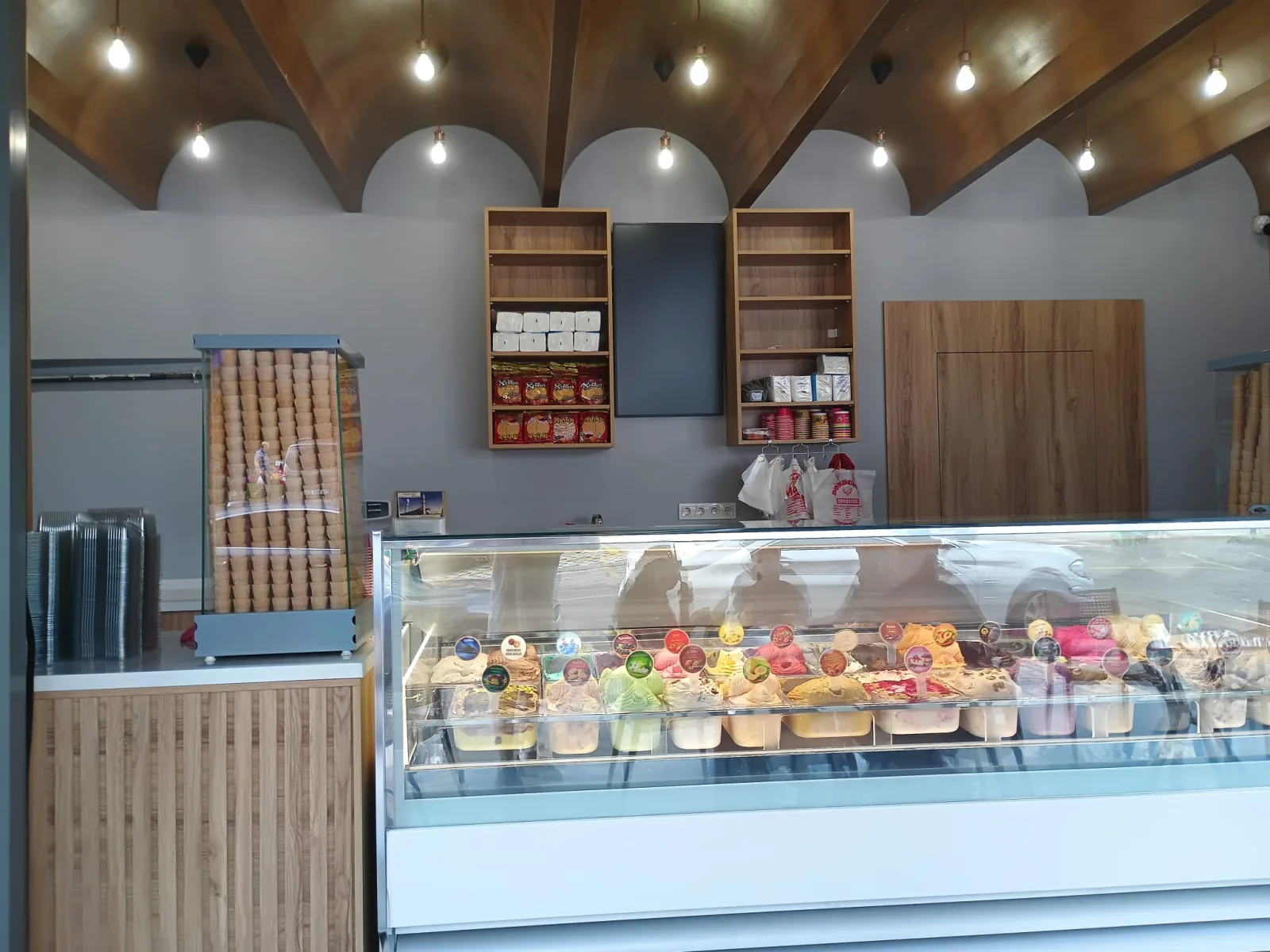 Öz Maraş Dondurma, Kartal, İstanbul — Kafe ve Pastane