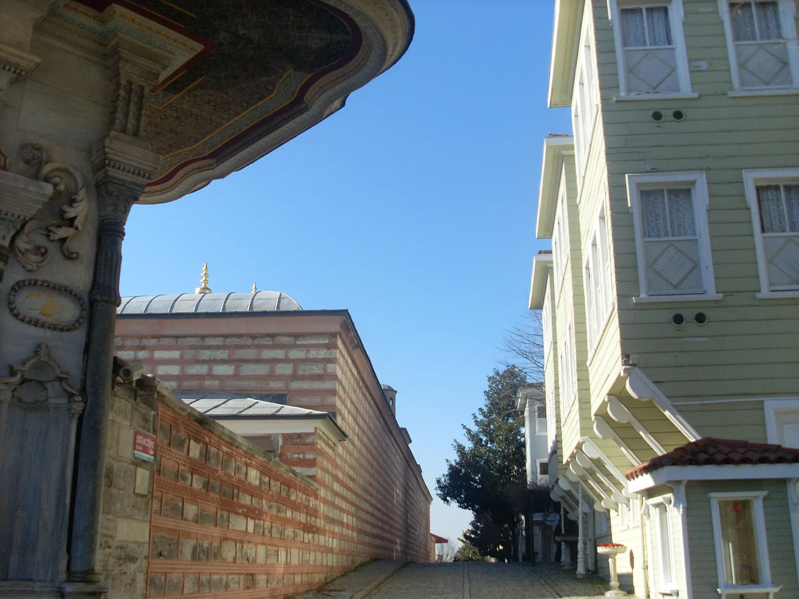 Soğukçeşme Sokağı, Beyoğlu, İstanbul — Tarihi Yapı