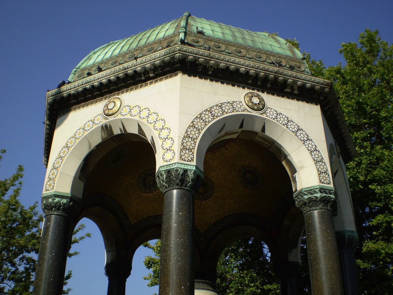 Alman Çeşmesi, Beyoğlu, İstanbul — Tarihi Yapı