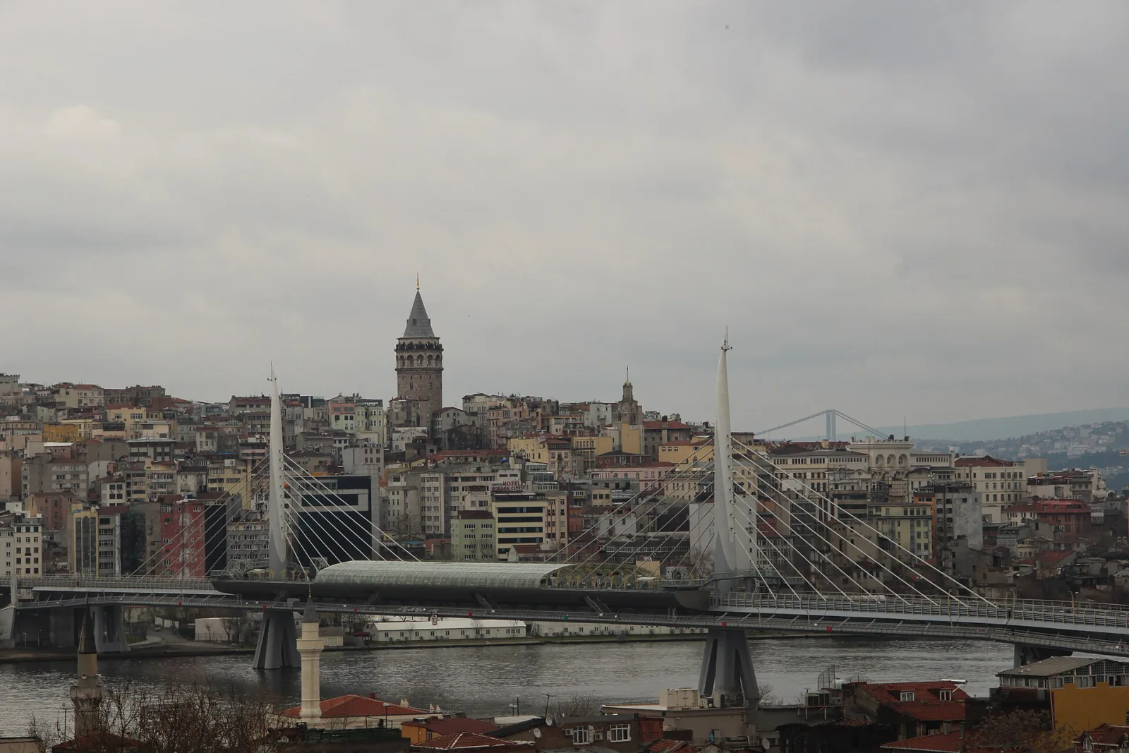 Haliç Metro Köprüsü, Beyoğlu, İstanbul — Cami