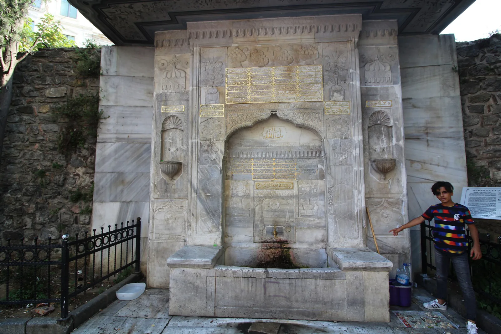 Bereketzade Çeşmesi, Beyoğlu, İstanbul — Tarihi Yapı