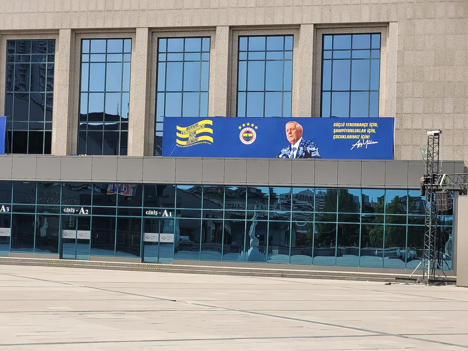 Lütfi Kırdar Kongre ve Sergi Sarayı, Şişli