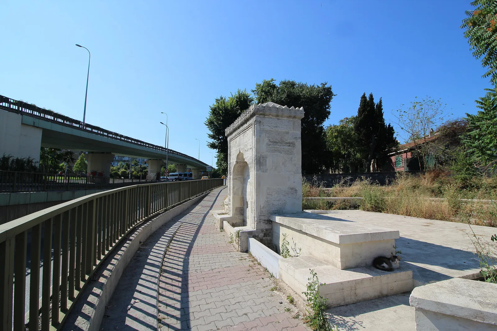 Ayrılık Çeşmesi, Kadıköy, İstanbul — Tarihi Yapı