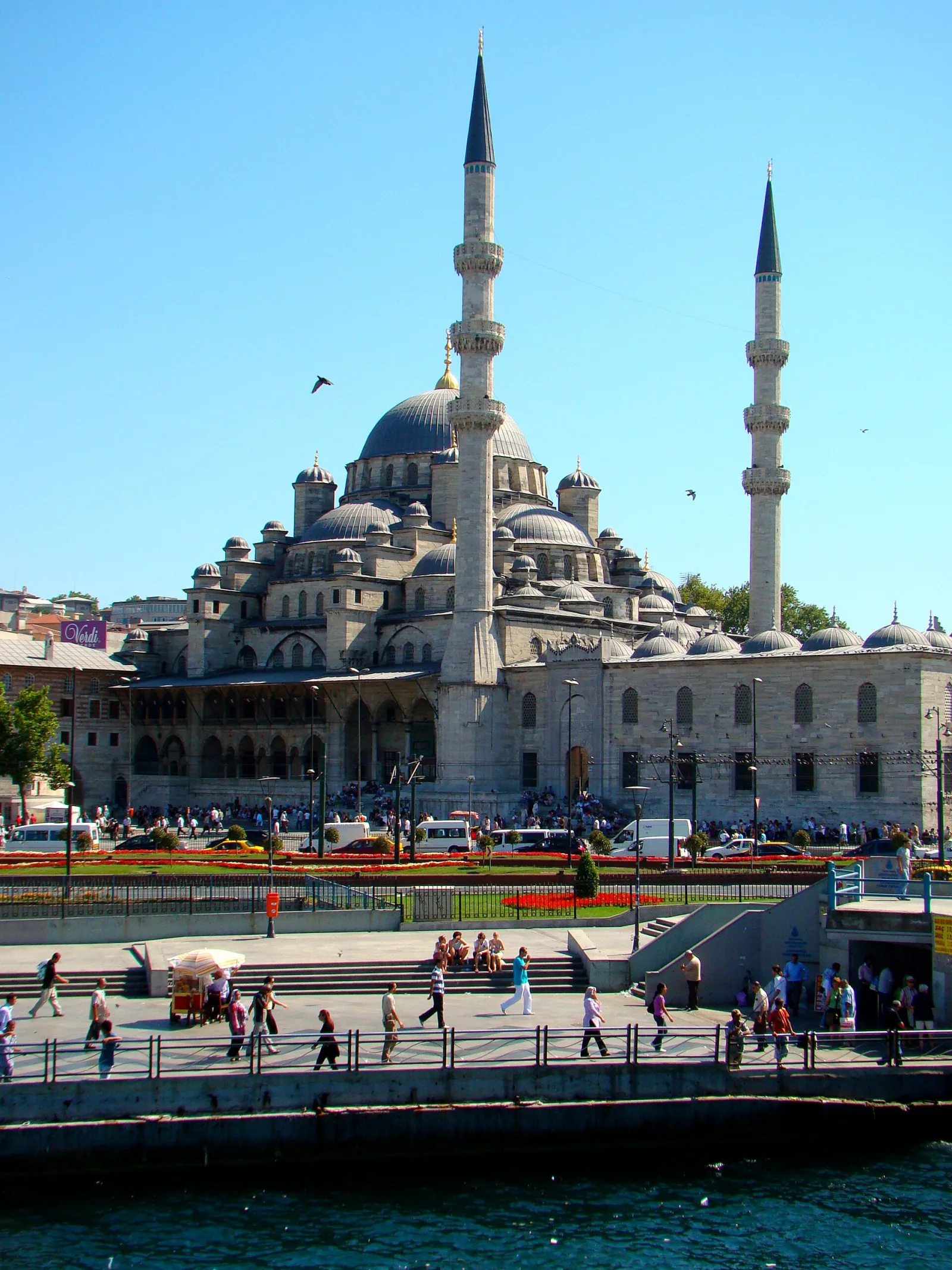 Yeni Cami, Beyoğlu, İstanbul — Cami