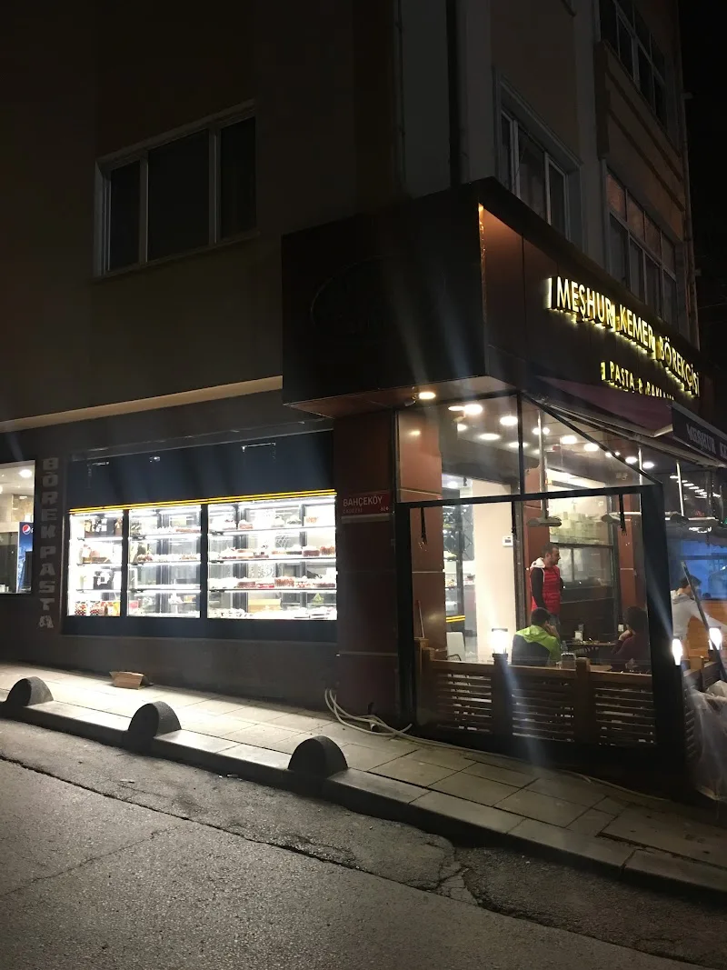 Meşhur Kemer Börekçisi, Eyüpsultan, İstanbul — Kafe ve Pastane